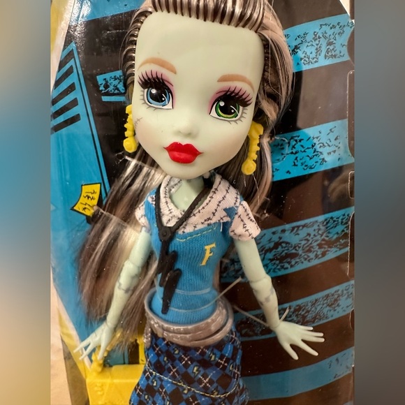 NWT MONSTER HIGH 2015 FRANKIE STEIN DAUGHTER OF OF FRANKEISTEIN - Picture 3 of 7